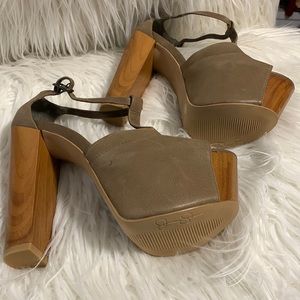 Jessica Simpson - Size 7M - Sand Color